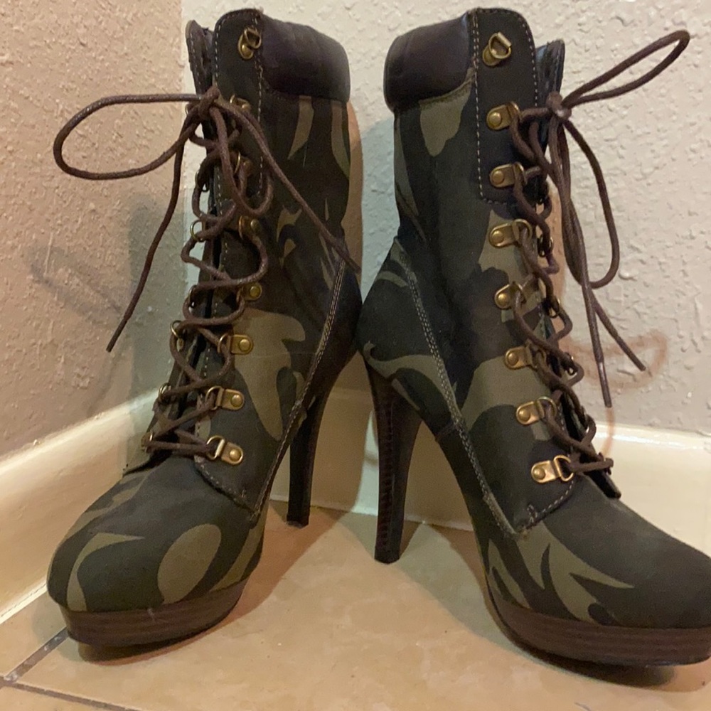 Camouflage pattern stiletto ankle lace up boots